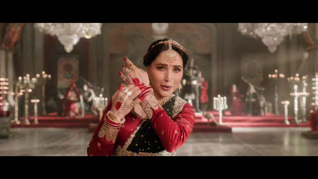 Bhool Bhulaiyaa 3 (2024) NF WEB-DL Hindi 720p 10bit HEVC DDP 5.1 ESub.mkv.0002
